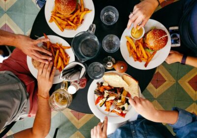 Brasileiros já gastaram mais de R$ 54,5 bilhões em alimentação fora do lar