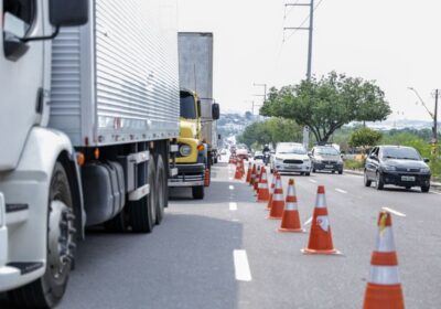 Mais de 2 mil caminhões são autuados por oferecer risco de acidentes de trânsito