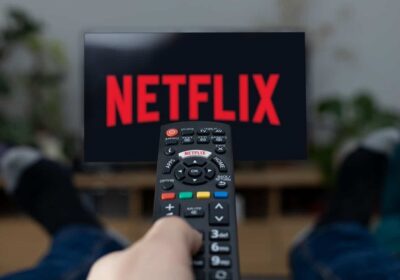 Netflix encerra seu plano básico e assinantes terão versão com anúncios