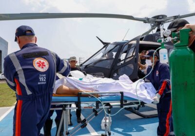 Picape capota após pneu furar em estrada rural no AM; 11 ficam feridos