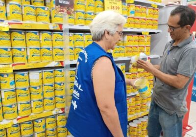 Supermercados são autuados por venda de leite e azeite com suspeita de falsificação