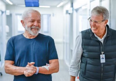 Lula publica vídeo caminhando em hospital e diz estar ‘firme e forte’; VEJA