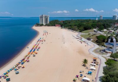 Ponta Negra é liberada para banho; banhistas devem seguir orientações