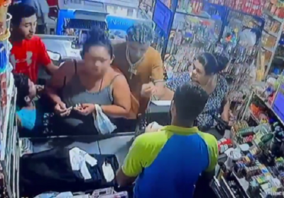 VÍDEO: Criminosos rendem clientes e funcionários de comércio em Manaus