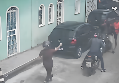 VÍDEO: Dupla armada ‘toca terror’ na zona sul de Manaus com assaltos