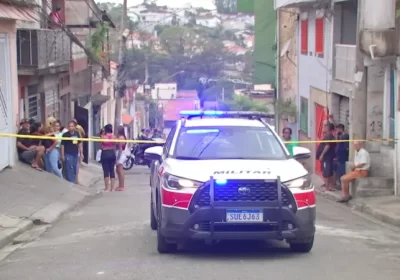 VÍDEO: Pai e filho são mortos na calçada de casa; homem estava na ‘saidinha temporária’