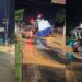 VÍDEOS: Caminhão cai em cratera na avenida Coronel Teixeira e deixa bairros de Manaus sem água