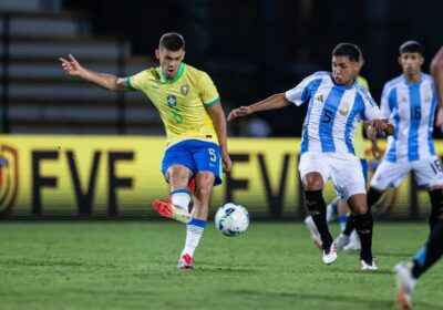 Brasil perde para a Argentina na estreia do Sul-Americano sub-20