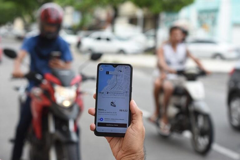 Justiça manda 99 e Uber Moto suspenderem mototáxi na cidade de SP