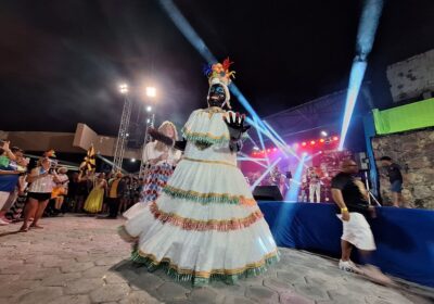 Kamélia chega a Manaus e marca abertura oficial do Carnaval de 2025