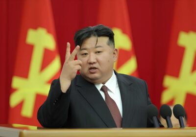 Kim Jong-un proíbe consumo de cachorro-quente e ordena prisão de divorciados