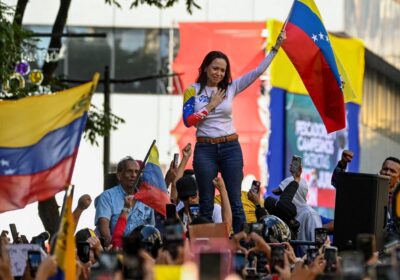 Notícia da prisão de Corina, logo desmentida, tensiona posse de Maduro