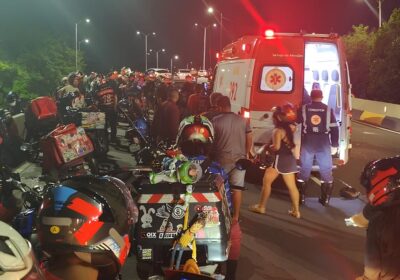 VÍDEO: Motociclista fica ferido após acidente sobre viaduto em Manaus