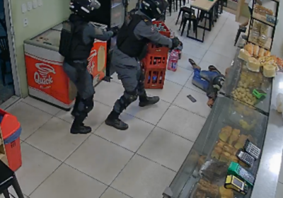 VÍDEO: Policiais impedem assalto em padaria e atiram na perna de assaltante