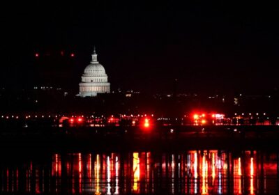 Vídeo mostra colisão de avião comercial com helicóptero militar em Washington, nos EUA