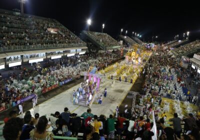 Escolas do Grupo de Acesso abrem desfiles no Sambódromo nesta quinta