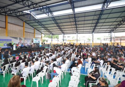 Mais de 370 mil alunos da rede estadual de ensino iniciam ano letivo no AM