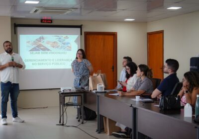 Professora da UEA palestra gestão pública a defensores no interior do AM