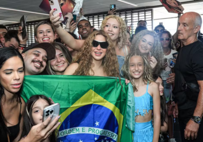 Shakira desembarca no Brasil para shows no Rio e em São Paulo