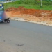 VÍDEO: Motociclista morre após colisão frontal com ônibus; passageiro fica ferido